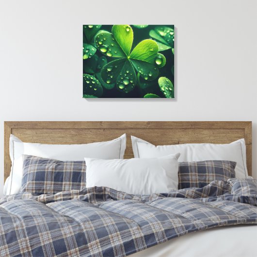 Grüne Blätter mit Wassertropfen - Leinwanddruck (Insitu (Schlafzimmer))