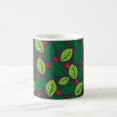 Grüne Blätter, rote Berries, Muster von Blätter Kaffeetasse (Mittel)