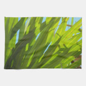 Grüne Blätter, Sonnenlicht und blauer Himmel Handtuch (Horizontal)