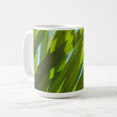 Grüne Blätter, Sonnenlicht und blauer Himmel Kaffeetasse (Vorderseite Links)