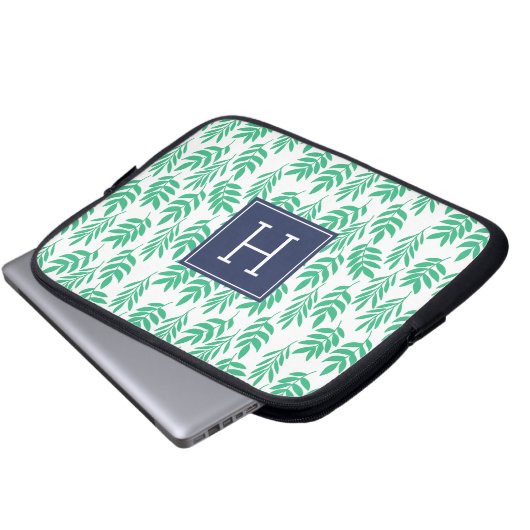 Grüne Blätter und blaue Monogramm Laptopschutzhülle (Vorne Knopf)