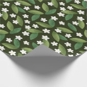 Grüne Blätter und weiße Blume über den grünen Hint Geschenkpapier (Ecke)