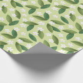 Grüne Blätter und weiße Blume über den grünen Hint Geschenkpapier (Ecke)