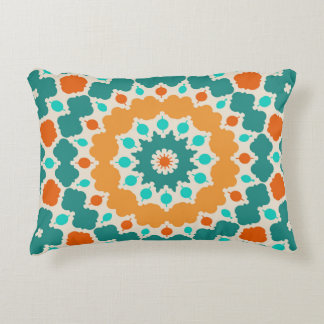 Grüne Blume und rote Diamanten Dekokissen