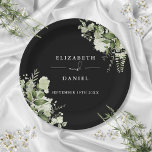 Grüne Blumen Elegante Schwarz-Weiß Hochzeit Pappteller<br><div class="desc">Elegante Blumengrün Schwarz-Weiß Hochzeitszettel personalisiert mit Ihren Namen und besonderen Hochzeitsdatum. Entwickelt von Thisisnotme©</div>