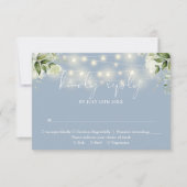Grüne Blumenstrauß Lights Dusty Blue Wedding RSVP Karte (Vorderseite)
