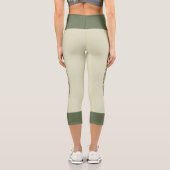 Grüne Blüte auf hellgrün mit dunkelgrüner Band Capri Leggings (Rückseite)