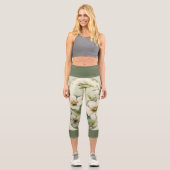 Grüne Blüte auf hellgrün mit dunkelgrüner Band Capri Leggings (Vorderseite)
