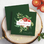 Grüne botanische Weihnachtskarte<br><div class="desc">Feiern Sie die Saison stilvoll mit dieser quadratischen Karte aus der Red Holiday Watercolor Botanical Christmas Cards Collection. Dieses elegante "Frohe Weihnachten"-Drehbuch vor einem reichen, tiefen grünen Hintergrund, gerahmt von lebhaften Aquarellfarben, roten Blume und Grün, zeichnet die zeitlose Schönheit und Wärme der Ferien aus. Es ist ein perfekter Weg, Ihre...</div>