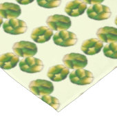 Grüne Brüsseler Sprouts Gemüsefutter Tischdecke (Schrägansicht)
