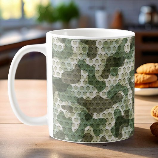 Grüne Camouflage in Erdtönen mit Gitter Kaffeetasse