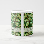 Grüne Camouflage Jumbo-Tasse (Vorderseite)