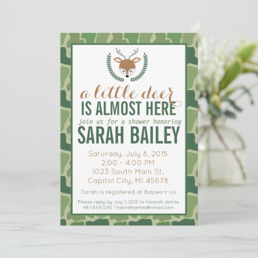 Grüne Camouflage Kleine Hirschdusche einladen Einladung (Stehend Vorderseite)