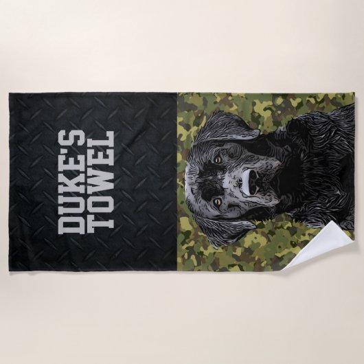 Grüne Camouflage Schwarzes Labor Hunde züchten Tie Strandtuch (Vorderseite)