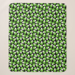 Grüne Candy Corn auf schwarzem Halloween Sherpadecke