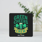 Grüne Cheers-Crew St. Patrick’s Day-Feier Einladung (Stehend Vorderseite)