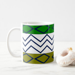 Grüne Chevron-Streifen geometrisch Kaffeetasse