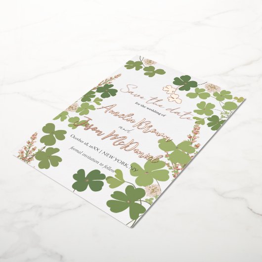 Grüne Clover Spring Wildblumen Hochzeit Rettete di Folieneinladung (Gedreht)