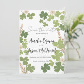 Grüne Clover Spring Wildblumen Hochzeit Rettete di Save The Date (Stehend Vorderseite)