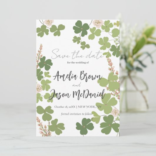 Grüne Clover Spring Wildblumen Hochzeit Rettete di Save The Date (Stehend Vorderseite)