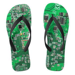 Grüne Computergehäuse Badesandalen
