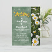 Grüne Daisy Katholische Hochzeit Einladung (Stehend Vorderseite)