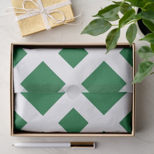 Grüne Diamanten im Weißbuch Seidenpapier (Geschenk)