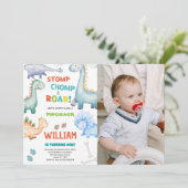 Grüne Dinosaurier Geburtstagseinladungen mit Foto Einladung (Stehend Vorderseite)