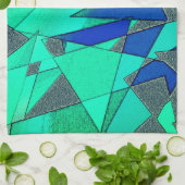 Grüne dreieckige Ausschnitte auf blauem Hintergrun Geschirrtuch (Gefaltet)