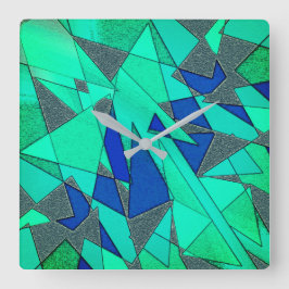 Grüne dreieckige Ausschnitte auf blauem Hintergrun Quadratische Wanduhr