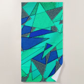 Grüne dreieckige Ausschnitte auf blauem Hintergrun Strandtuch (Vorderseite)