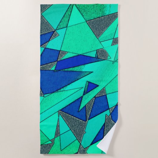 Grüne dreieckige Ausschnitte auf blauem Hintergrun Strandtuch (Vorderseite)