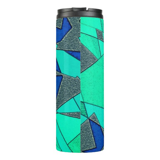 Grüne dreieckige Ausschnitte auf blauem Hintergrun Thermosbecher (Rückseite)