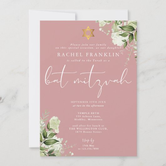 Grüne Dusty Rose Pink Monogramm Bat Mitzwa Einladung (Vorderseite)