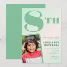 Grüne Einladungen zum 8. Geburtstag Farbfoto
