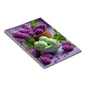 Grüne Eiscreme mit Lilac Blume Feinschmecker Rezep Notizblock (Rechte Seite)