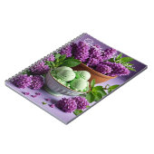 Grüne Eiscreme mit Lilac Blume Feinschmecker Rezep Notizblock (Linke Seite)