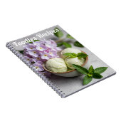 Grüne Eiscreme mit Lilac Blume Feinschmecker Rezep Notizblock (Rechte Seite)