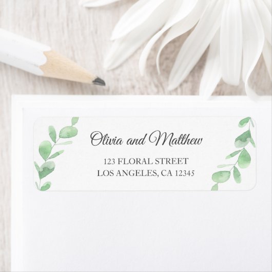 Grüne Eukalyptus-Blätter. Einfache Hochzeitsadress (Insitu)