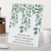 Grüne Eukalyptus-Blätter. Stil: Opak Sockelschild (In Situ)