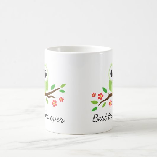 Grüne Eule auf Lehrer-Gewohnheitstext der Kaffeetasse (Mittel)
