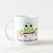 Grüne Eule auf Lehrer-Gewohnheitstext der Kaffeetasse (Links)