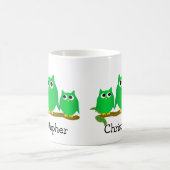 Grüne Eulen Design personalisiert Kaffeetasse (Mittel)