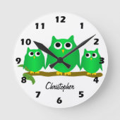 Grüne Eulen Design Personalisiert Runde Wanduhr (Vorderseite)
