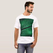 Grüne Feder, schöne Mustertextur. T-Shirt (Vorne ganz)