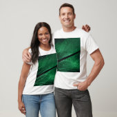 Grüne Feder, schöne Mustertextur. T-Shirt (Unisex)