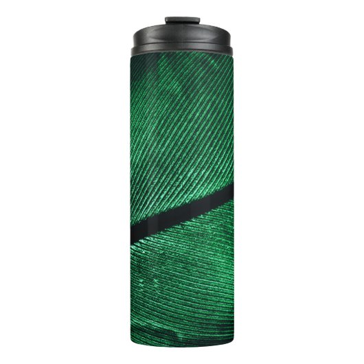 Grüne Feder, schöne Mustertextur. Thermosbecher (Vorderseite)