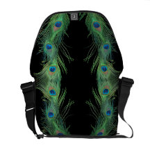 Grüne Federn mit Schwarzem