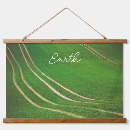 Grüne Felder Wandteppich Mit Holzrahmen (Vorderseite)