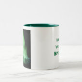 Grüne Flamme, mag ich meine Männer wie mein Tee… Zweifarbige Tasse (Mittel)